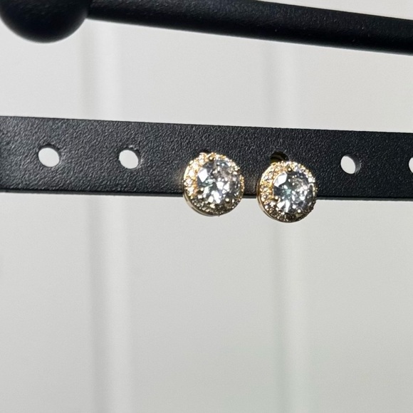 NWOT 1cm Diamond Studs - Picture 3 of 8